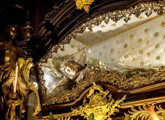 Visita aos relicários do Museu de Arte Sacra do Mosteiro de Arouca