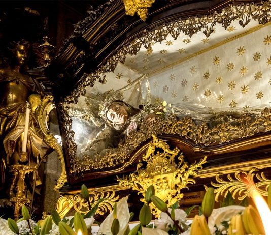 Visita aos relicários do Museu de Arte Sacra do Mosteiro de Arouca