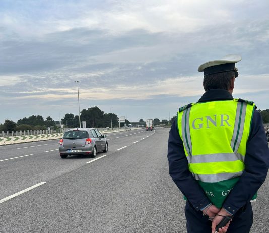 GNR: Fiscalização de ‘pesados’ detectou tacógrafo irregular e matrícula falsa / Dois condutores identificados